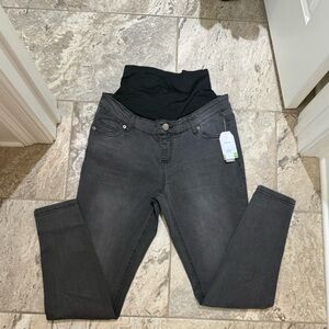NWT Maternity Size medium
Women's Black Maternity Jeans